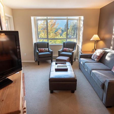 Whistler Town Plaza By Latour Hotels And Resorts Bagian luar foto