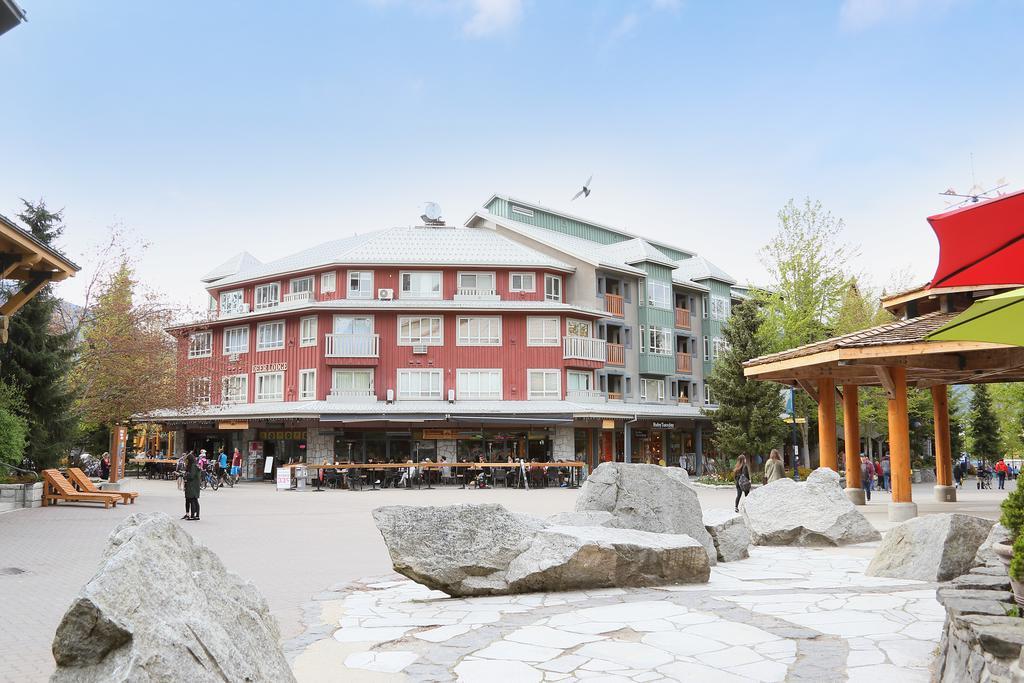 Whistler Town Plaza By Latour Hotels And Resorts Bagian luar foto