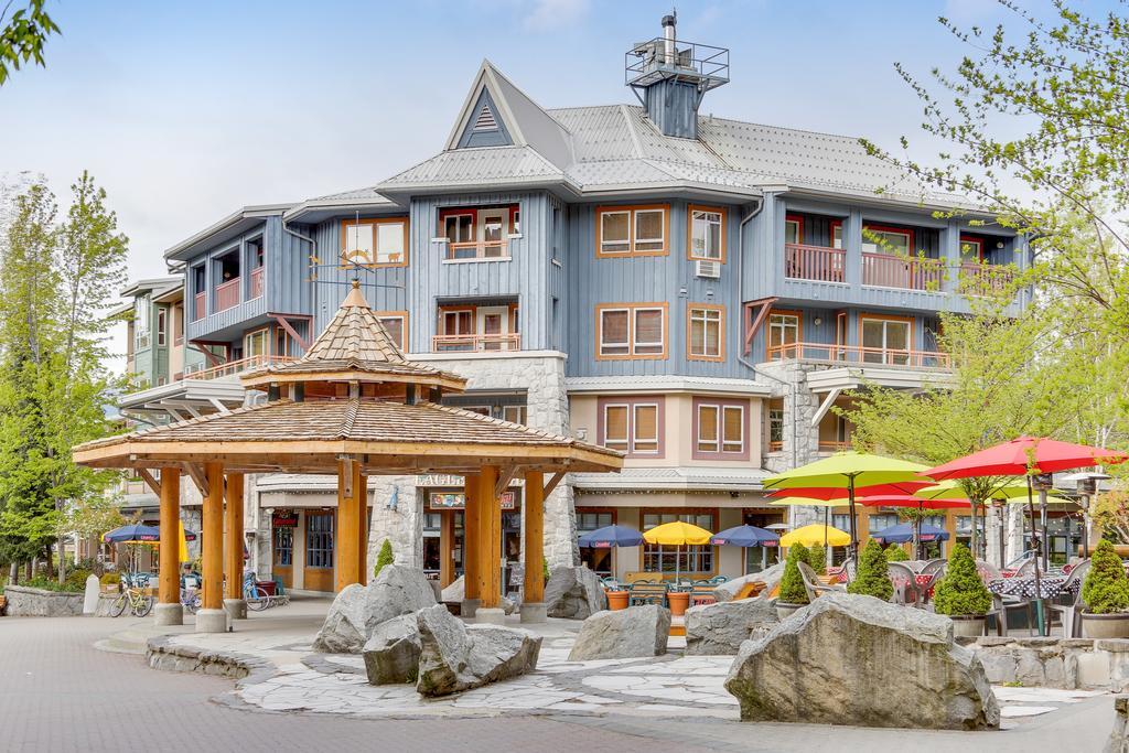 Whistler Town Plaza By Latour Hotels And Resorts Bagian luar foto