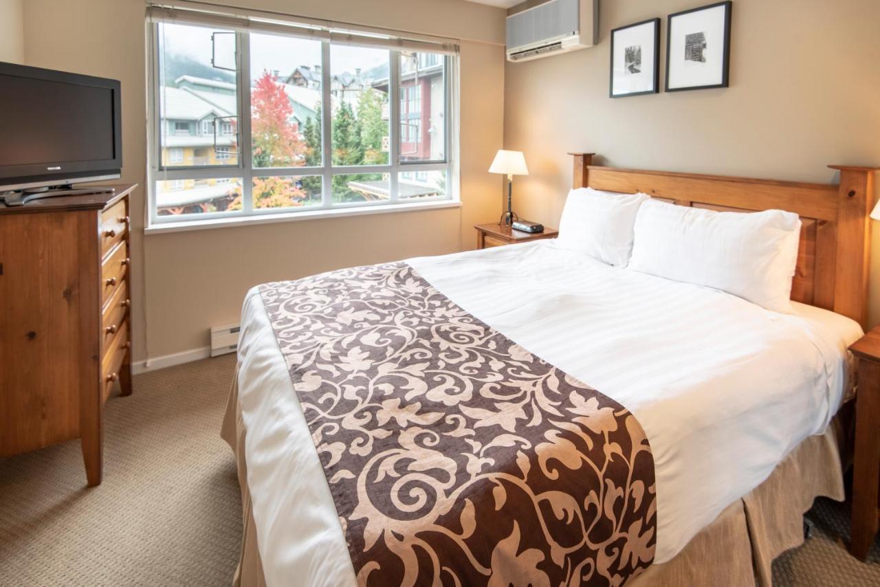 Whistler Town Plaza By Latour Hotels And Resorts Bagian luar foto