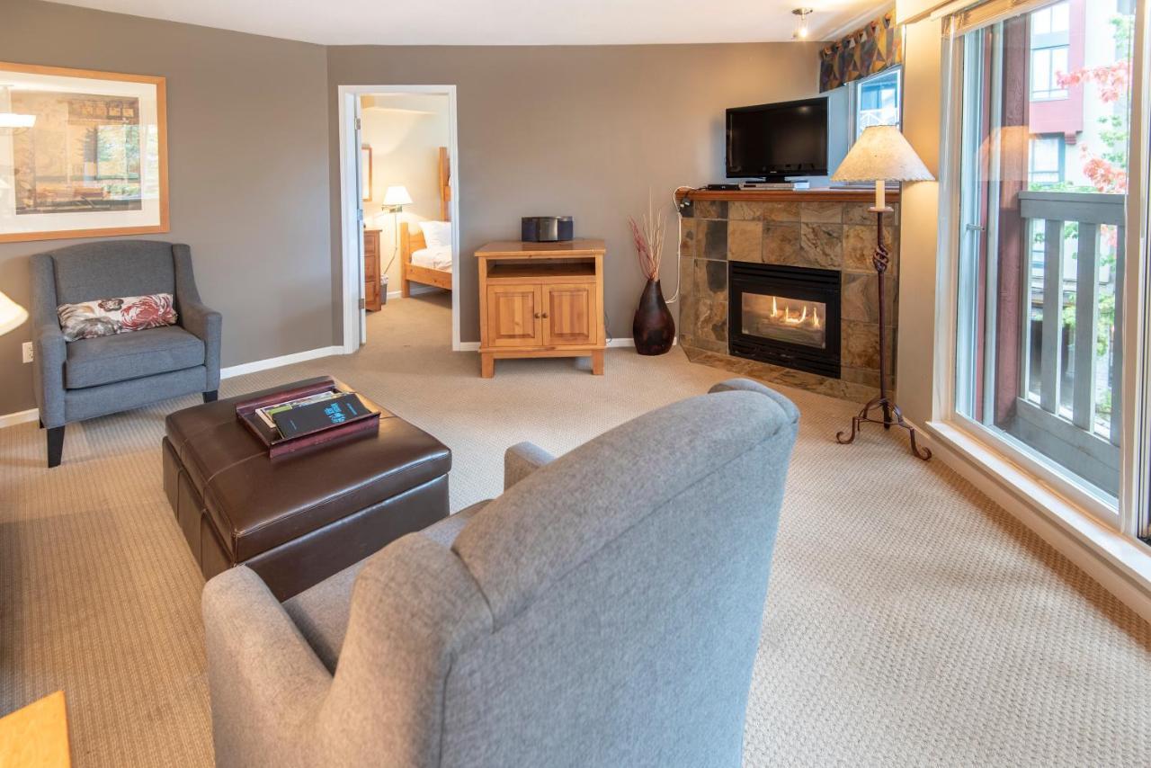 Whistler Town Plaza By Latour Hotels And Resorts Bagian luar foto