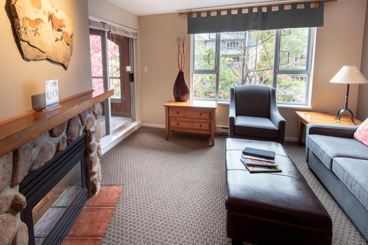 Whistler Town Plaza By Latour Hotels And Resorts Bagian luar foto