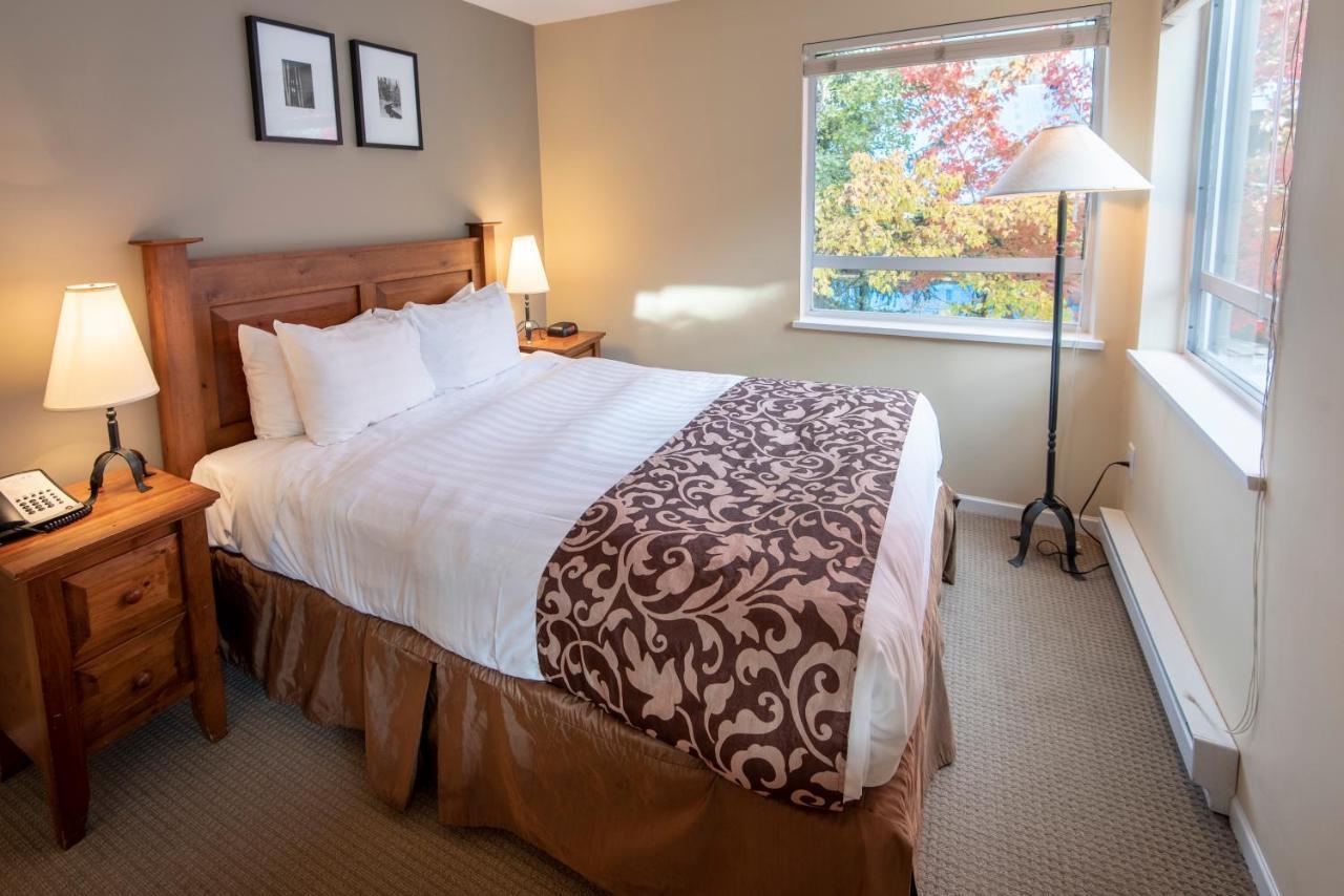 Whistler Town Plaza By Latour Hotels And Resorts Bagian luar foto