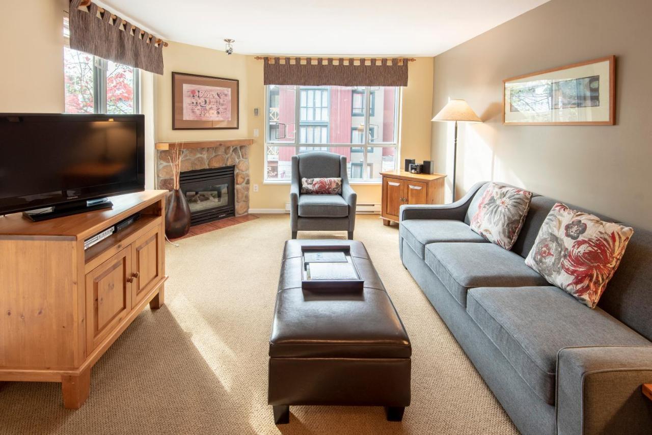 Whistler Town Plaza By Latour Hotels And Resorts Bagian luar foto