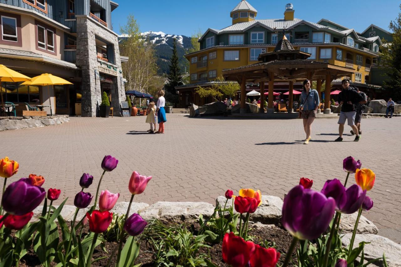 Whistler Town Plaza By Latour Hotels And Resorts Bagian luar foto