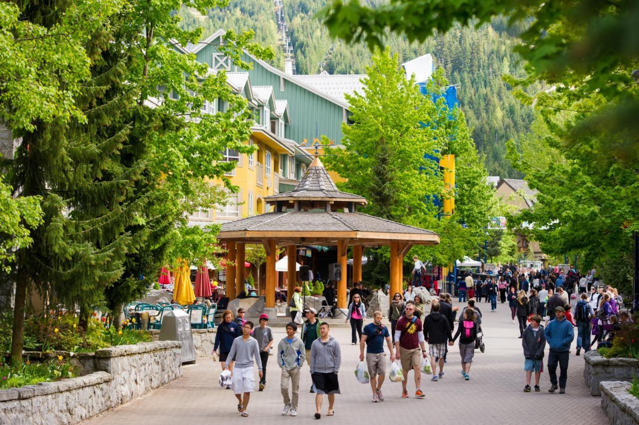 Whistler Town Plaza By Latour Hotels And Resorts Bagian luar foto