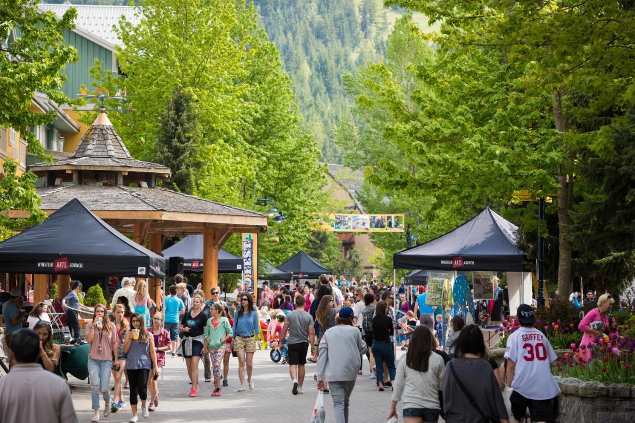 Whistler Town Plaza By Latour Hotels And Resorts Bagian luar foto